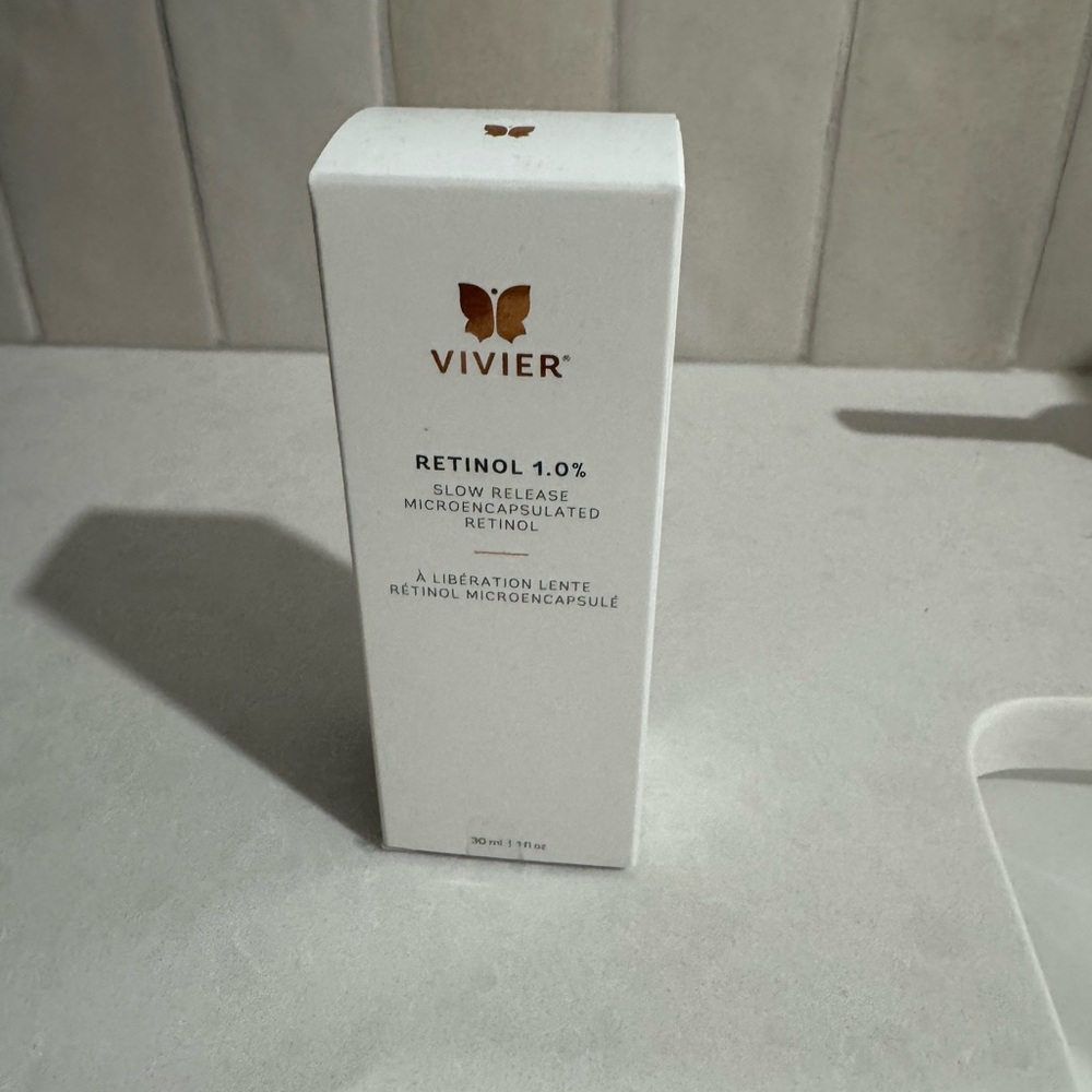 Vivier Retinol 1.0% Slow-Release Serum - White & Gold